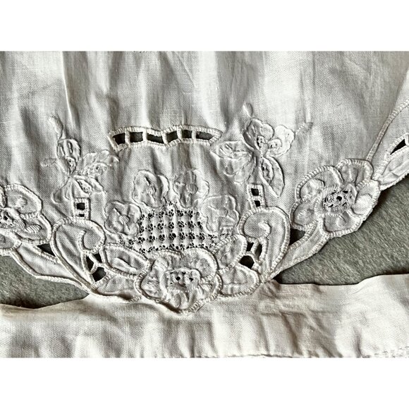 Girls Pinafore Apron Size 7 Cotton Lace Cutouts & Scalloped Edges Vintage Gift - Picture 4 of 8